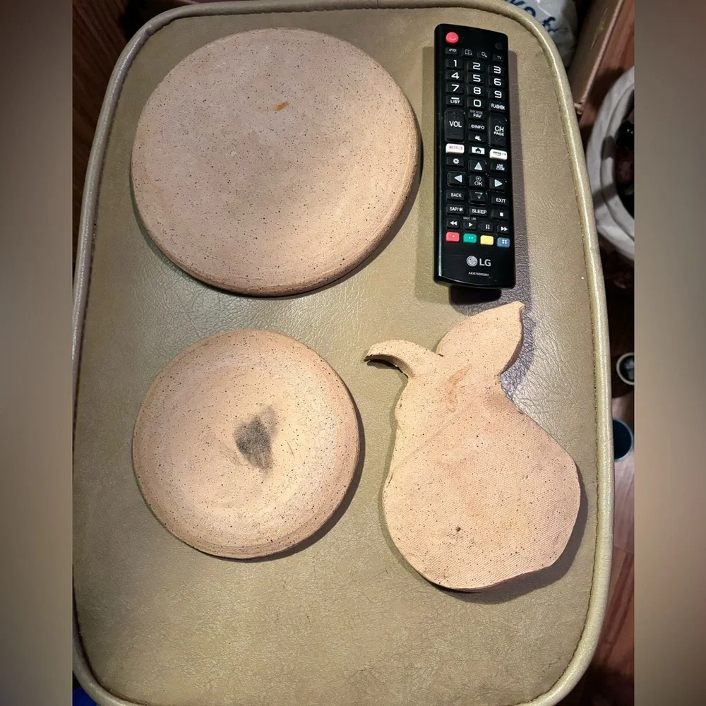3 RUSTIC PRIMITIVE SPECKLED PLATES , & Spoon Rest.Contemporary Handmade. - Picture 6 of 6